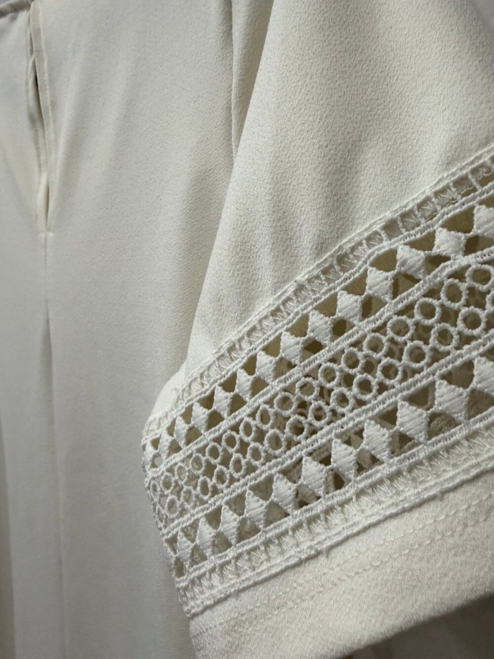 NWT H&M White Blouse With Lace Detail XS - Picture 4 of 7